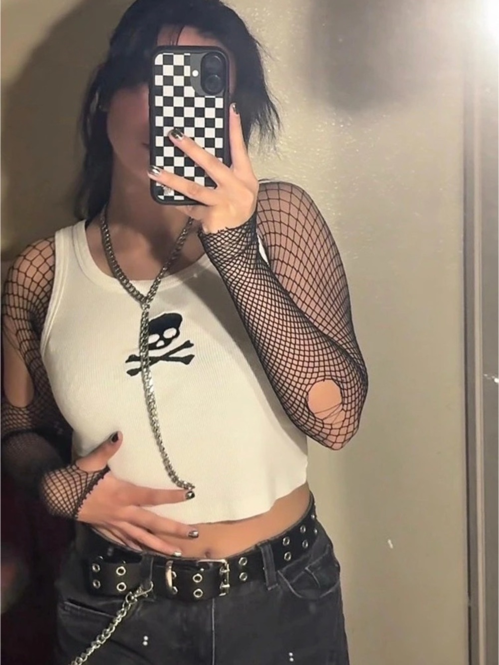 HOT TOPIC Skull & Crossbones Tank Top in White Size Large